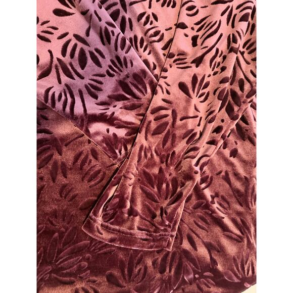 Bentley Plus 2XL Purple Velvet Long Sleeve Top with a Floral Pattern - Picture 5 of 7